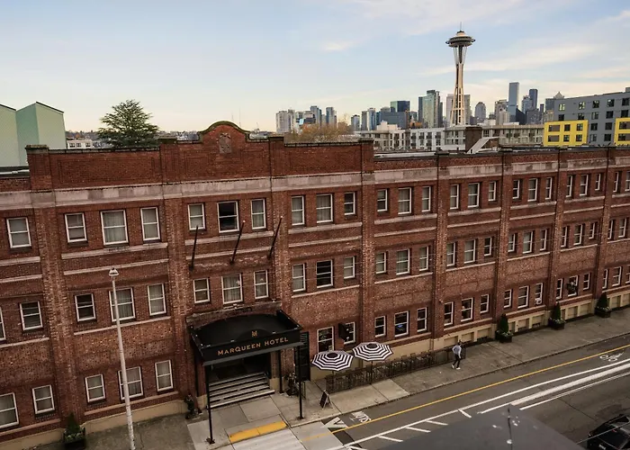 Marqueen Hotel - Newly Renovated